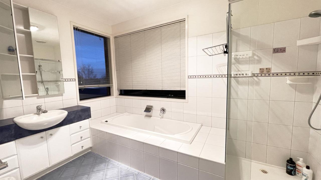 Luxury 7Brm Entire House Lakeview Blackswans Wifi Bbq Resort Point Cook Zewnętrze zdjęcie